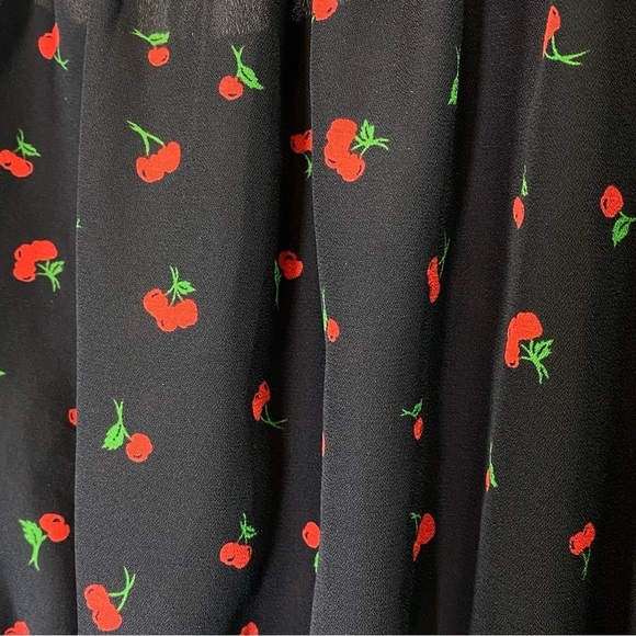 IRIS Women size Medium Black cherry print long sleeve off shoulder ruched blouse - Picture 4 of 8